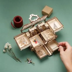 UGears 13+ Years Amber Box